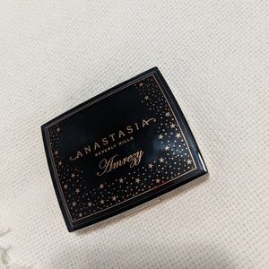 Anastasia beverly hills Amrezy